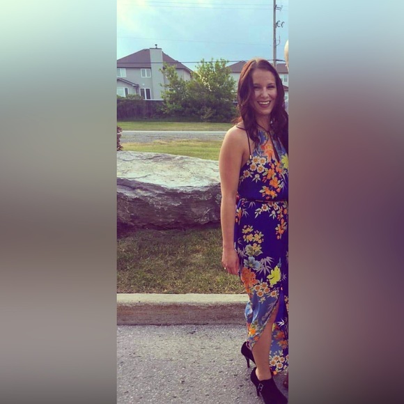 Guess maxi dress. Worn once. Brand new amazing shape. - Picture 1 of 1